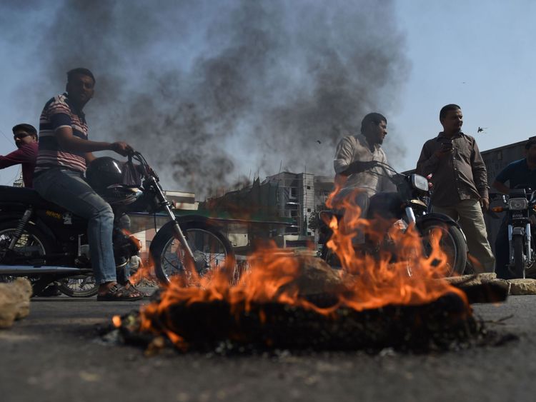 Les routes ont été bloquées dans les villes à travers le Pakistan