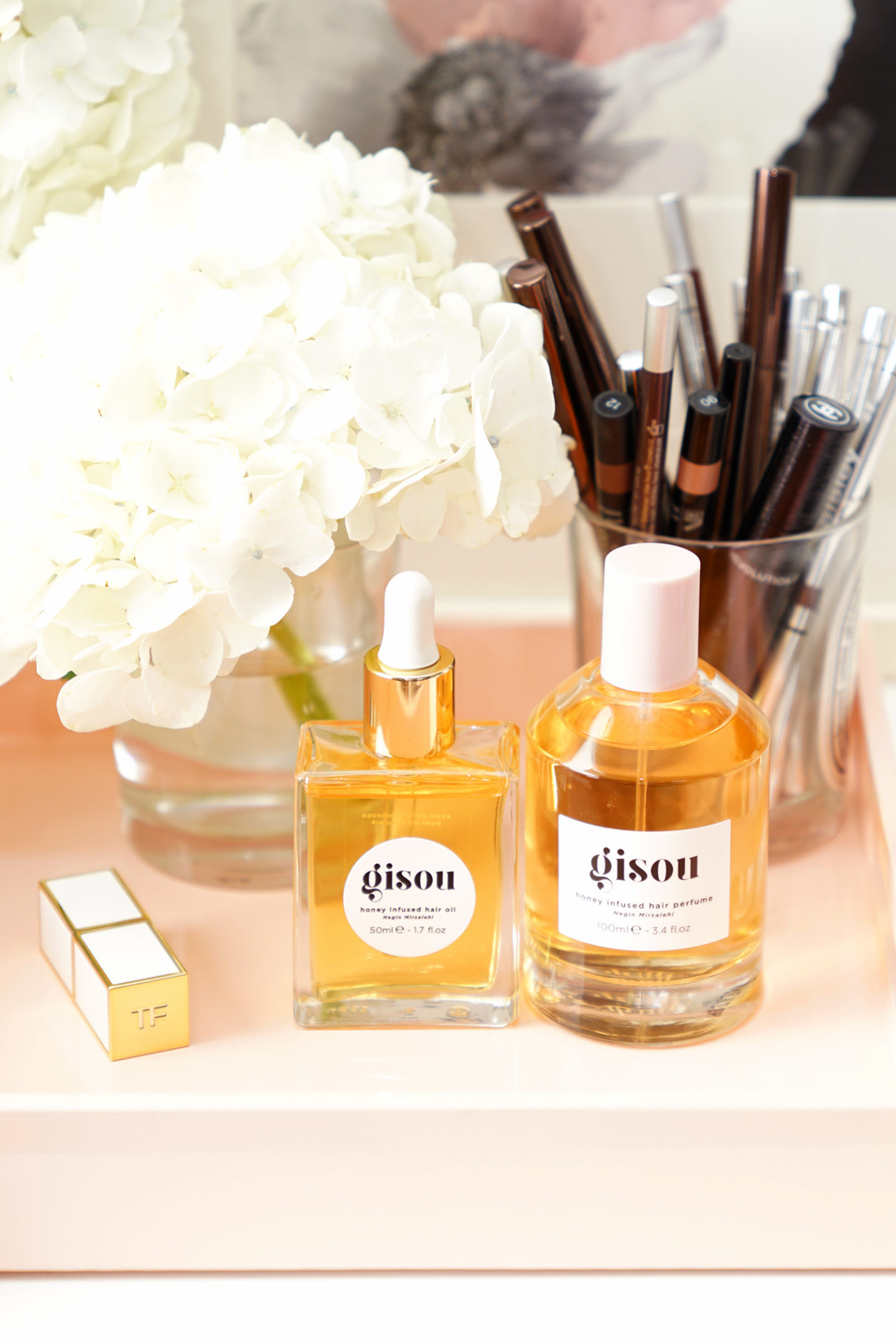 Huile et parfum pour les cheveux infusés au miel Gisou | Le look book beauté