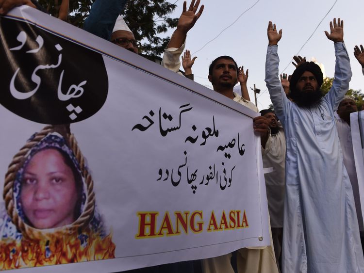 Des manifestants pakistanais appellent à la pendaison d'Asia Bibi