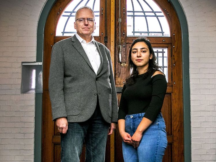 L'arménien Hayarpi Tamrazyan (R) et le pasteur néerlandais Theo Hettema dans l'église du Bethel à La Haye