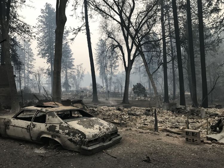Des dizaines de personnes sont mortes dans l'incendie