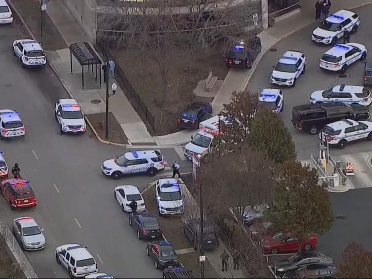 La police a déclaré que plusieurs "victimes" avaient été rapportées.