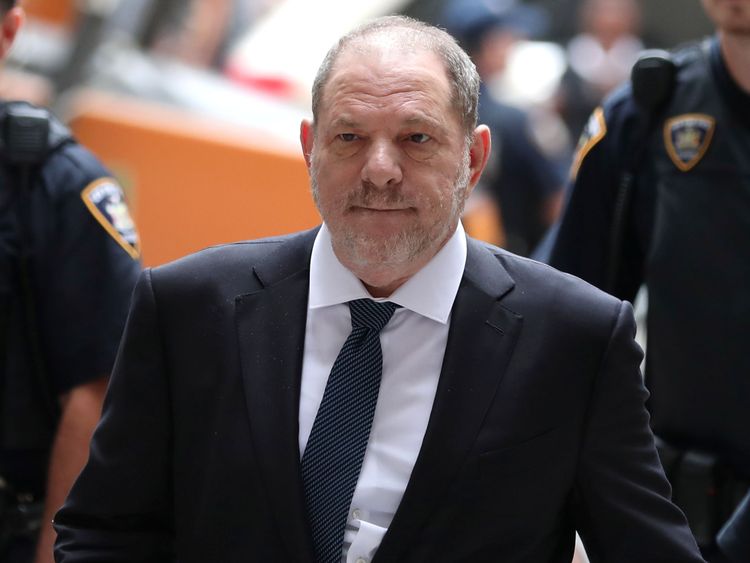 Harvey Weinstein arrive à la Cour suprême de New York à Manhattan