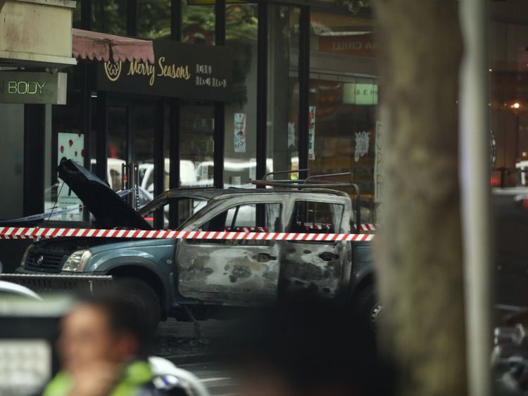 Un véhicule calciné est vu à Bourke St le 09 novembre 2018 à Melbourne, en Australie.