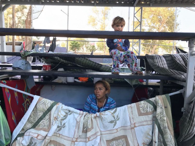Yessenia Duarte, 32 ans, du Honduras et ses enfants. Elle a voyagé avec ses deux enfants et son mari