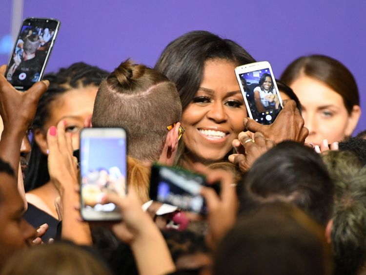 L’ancienne Première dame, Michelle Obama, prend la parole lors d’un rassemblement pour la Semaine nationale d’action lorsque nous votons tous au Chaparral High School à Las Vegas le 23 septembre 2018 à Las Vegas, dans le Nevada. Obama est le fondateur et une co-présidente de l'organisation qui vise à aider les gens à s'inscrire et à voter. Le vote anticipé pour les élections de mi-mandat de 2018 au Nevada commence le 20 octobre.