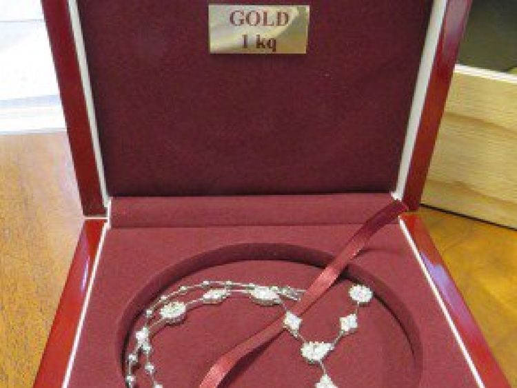 Bijoux d'une valeur de 400 000 £ liés au premier ordre de richesse inexpliquée saisi par la NCA 