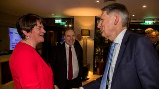 Philip Hammond rencontre Arlene Foster à Belfast