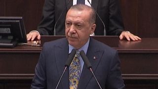 Le président Erdogan a déclaré qu'il ne pouvait y avoir de dissimulation dans l'assassinat de Jamal Khashoggi "srcset =" https://e3.365dm.com/18/10/320x180/skynews-turkey-erdogan-jamal-khashoggi_4461862.jpg?2018102121515. , https://e3.365dm.com/18/10/640x380/skynews-turkey-erdogan-jamal-khashoggi_4461862.jpg?20181023121550 640w, https://e3.365dm.com/18/10/736x414/skynews- turkey-erdogan-jamal-khashoggi_4461862.jpg? 20181023121550 736w, https://e3.365dm.com/18/10/992x558/skynews-turkey-erdogan-jamal-khashoggi_4461862.jpg?20182315 de la plage 365dm.com/18/10/1096x616/skynews-turkey-erdogan-jamal-khashoggi_4461862.jpg?20181023121550 1096w, https://e3.365dm.com/18/10/1600x900/skynews-turkey-er-durang-doulanger .jpg? 20181023121550 1600w, https://e3.365dm.com/18/10/1920x1080/skynews-turkey-erdogan-jamal-khashoggi_4461862.jpg?20181012121550 1920w, https://e3.365dm.com/18/10 /2048x1152/skynews-turkey-erdogan-jamal-khashoggi_4461862.jpg?20181023121550 2048w "tailles =" (min-largeur: 900px) 992px, 10 0vw