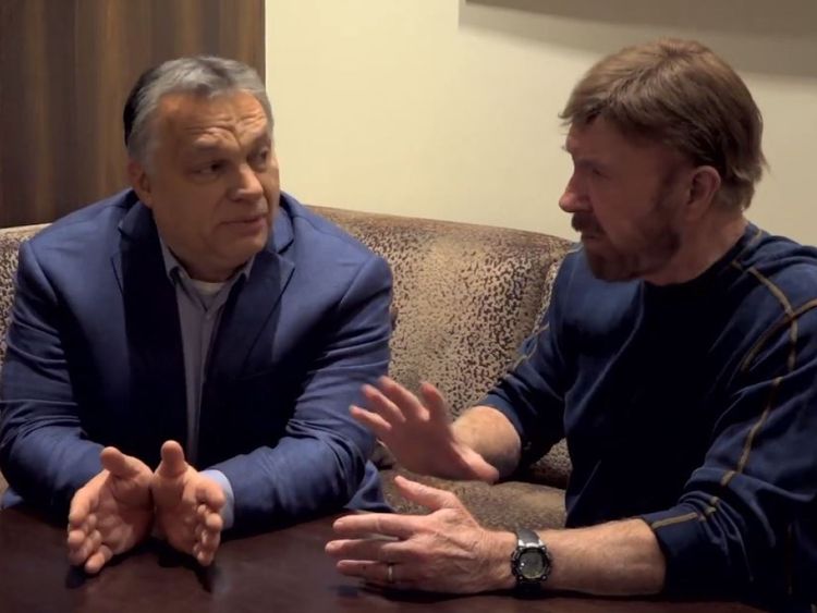 Viktor Orban, à gauche, et Chuck Norris ont récemment passé une journée ensemble. Crédit: @orbanviktor