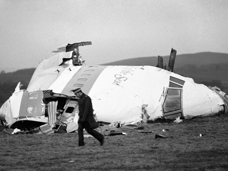 Le nez épave du Boeing 747 Pan-Am repose dans un champ écossais à Lockerbie, près de Dumfries