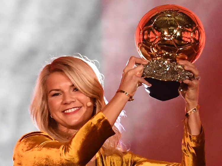 Ada Hegerberg est la première récipiendaire d'un Ballon d'or ou d'une femme.