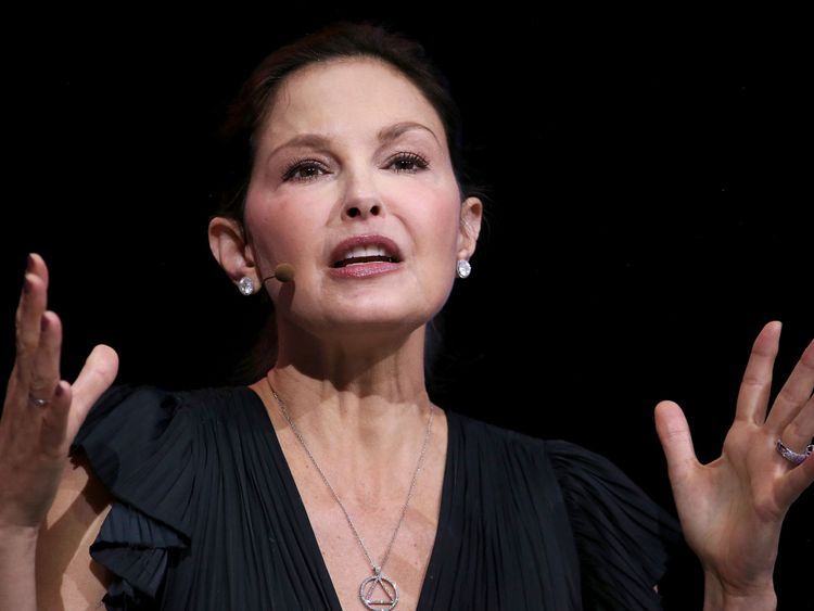 Ashley Judd poursuit Harvey Weinstein au sujet d'une prétendue campagne de frottis