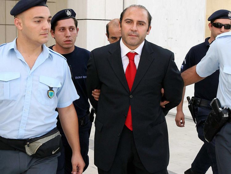Les cas de dizaines de personnes pourraient être examinés, y compris Tony Mokbel