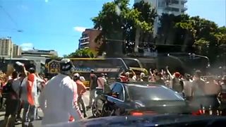 Les joueurs blessés alors que les fans attaquent le bus de Boca