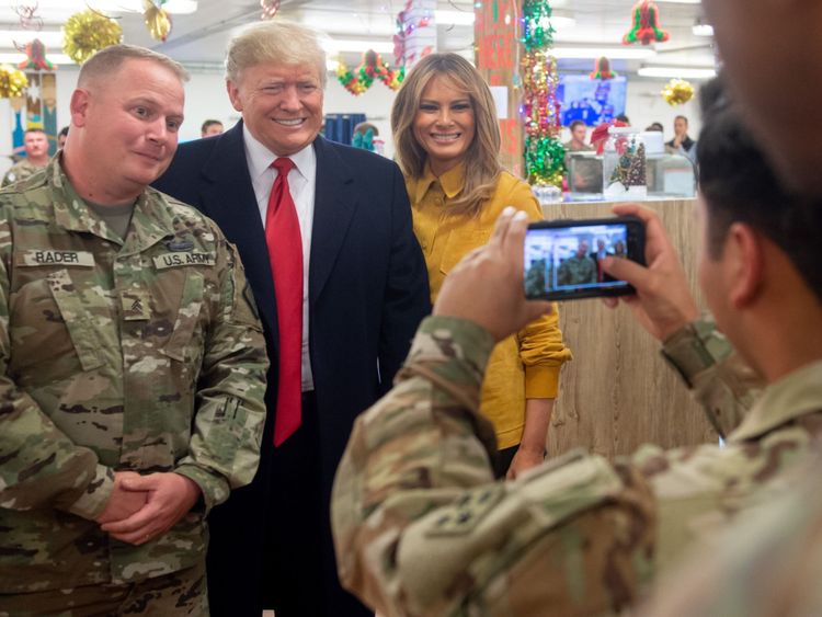 Trump et Melania ont pris des photos avec les forces américaines en Irak