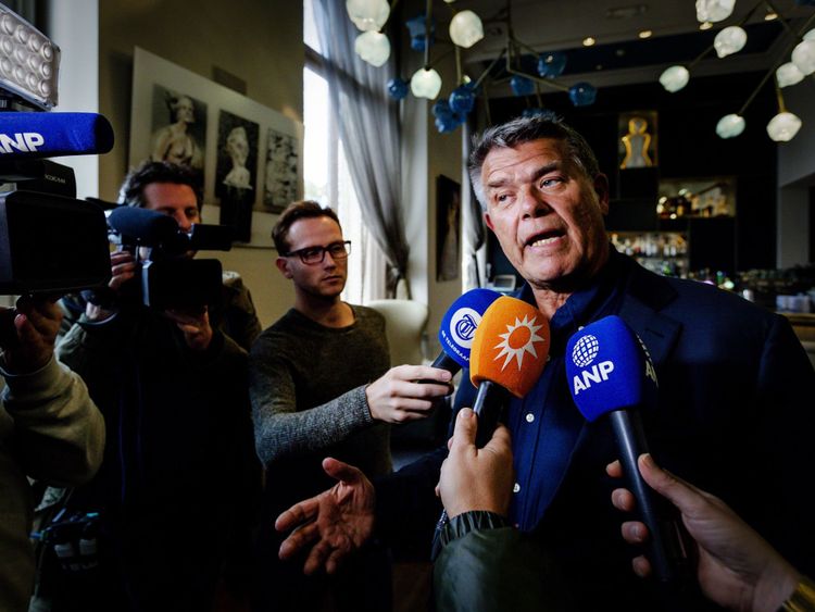 Emile Ratelband a déclaré que son âge officiel était discriminatoire envers lui