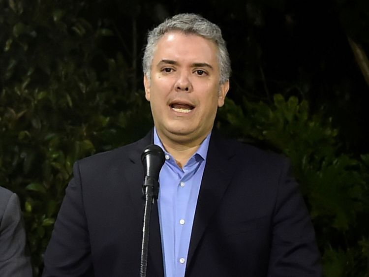 Président colombien Ivan Duque (au centre)