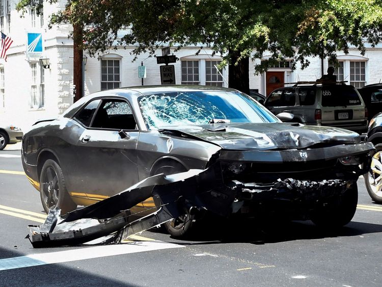 La Dodge Charger en argent pilotée par James Alex Fields Jr à Charlottesville
