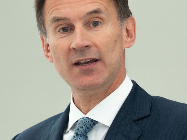 Jeremy Hunt a déclaré qu'il était extraordinaire que Google ne coopère pas pour supprimer le contenu abusif sur les enfants.