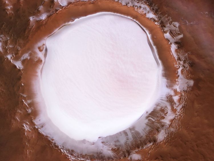 Vue en plan du cratère de Korolev sur 82 km de large sur Mars. Pic: ESA