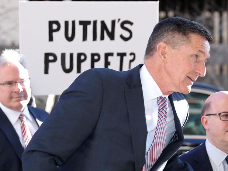 Les manifestants étaient hors du terrain lorsque Flynn est arrivé à l'audience