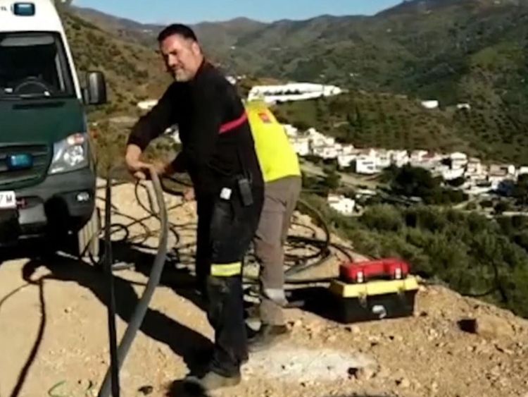 Les pompiers s'inquiètent du blocage de la route existante avec la chute de sol