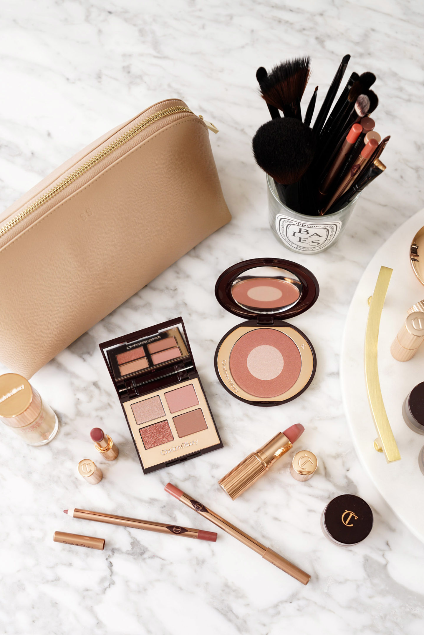 Charlotte Tilbury Pillow Talk Ombre à Paupières et Joue à Chic Blush Maquillage Look Swatches Review | Le look book beauté
