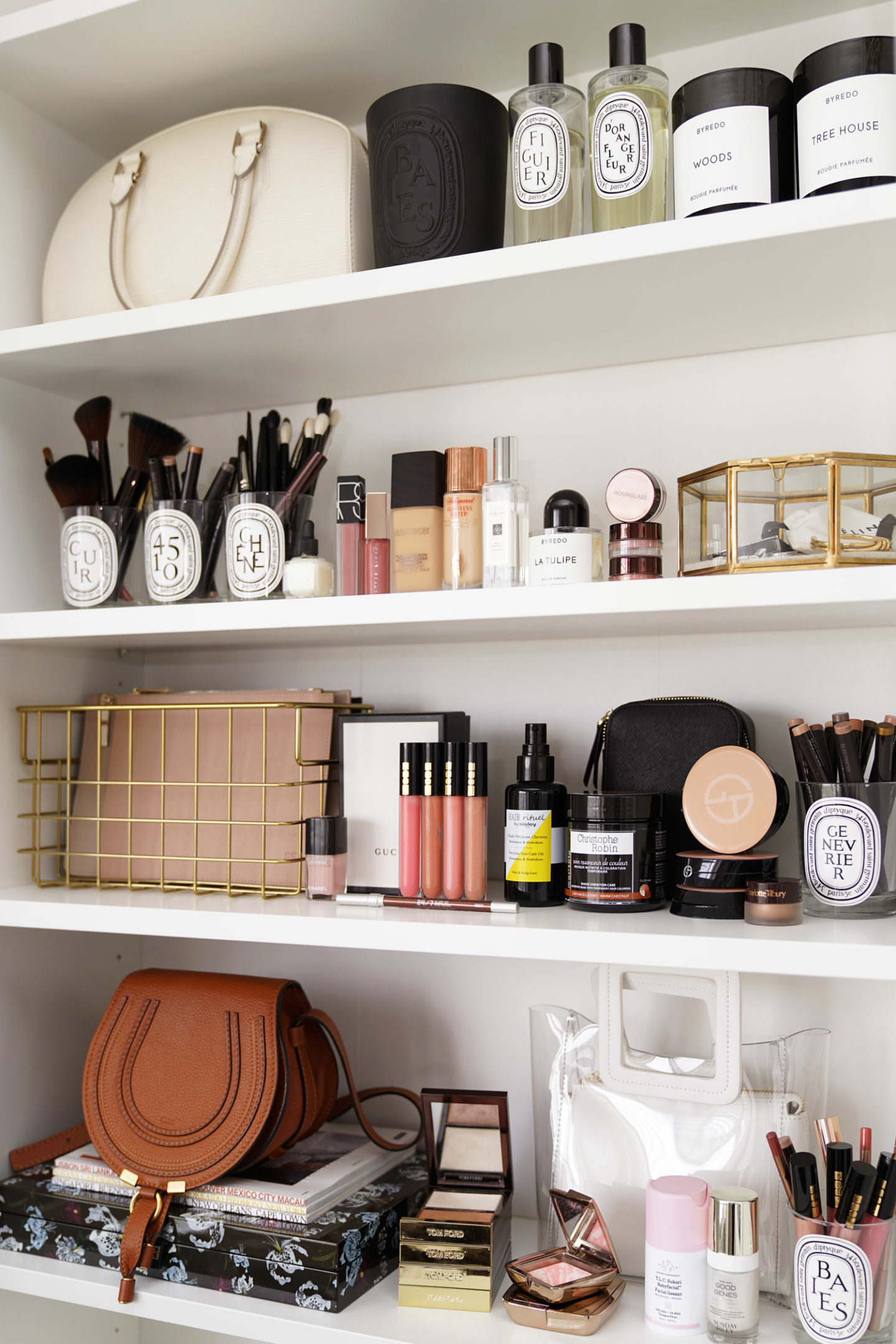 Produits de maquillage et de soin des cheveux les plus flatteurs | Le look book beauté