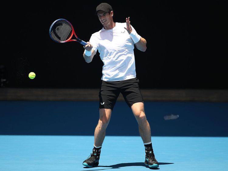 Il était de retour sur les terrains d'entraînement à Melbourne le lendemain de l'annonce