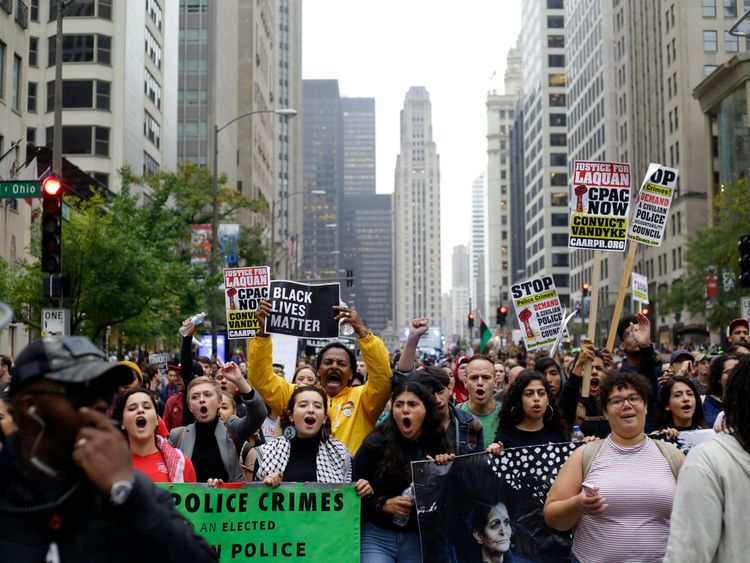 Les manifestants ont célébré la condamnation de Jason Van Dyke en octobre à Chicago