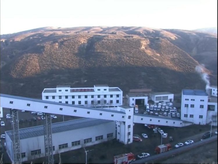 Vingt et un mineurs de charbon ont été tués après l'effondrement du toit d'une mine de charbon dans le nord de la Chine.