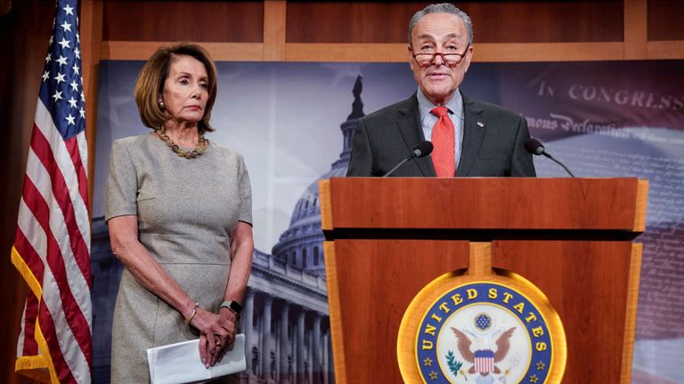 Nancy Pelosi et Chuck Schumer ont remercié les travailleurs pour leur travail acharné sans être payés