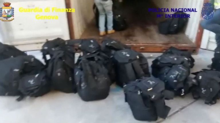 Les drogues étaient cachées dans de grands sacs de sport