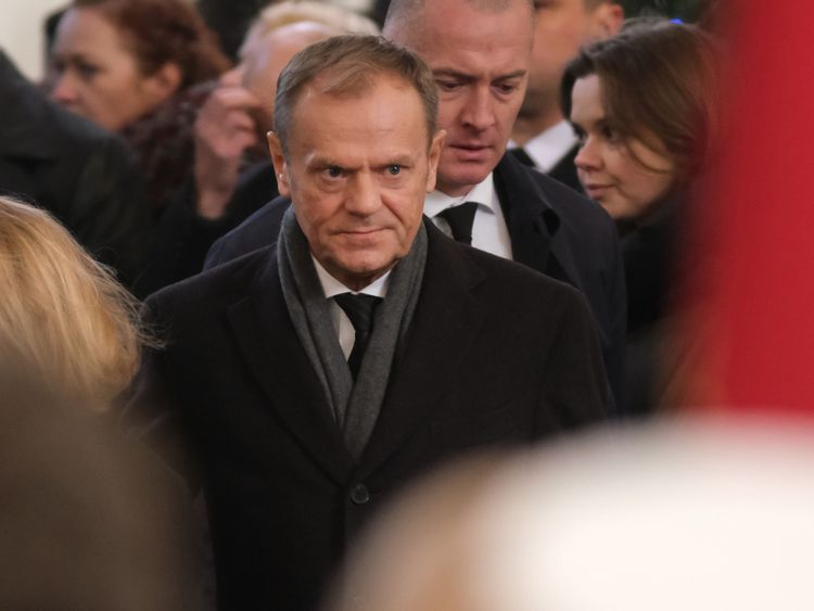 Donald Tusk était parmi ceux qui ont assisté à l'enterrement samedi
