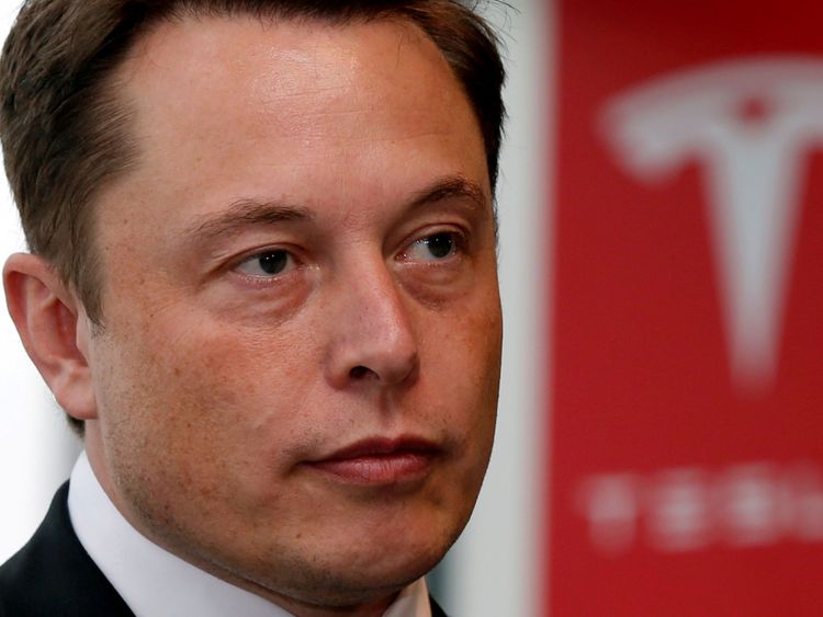 M. Musk a posé des problèmes en annonçant sur Twitter qu'il envisageait de prendre la société à titre privé