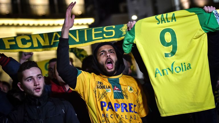 Les supporters nantais manifestent leur soutien à Emiliano Sala
