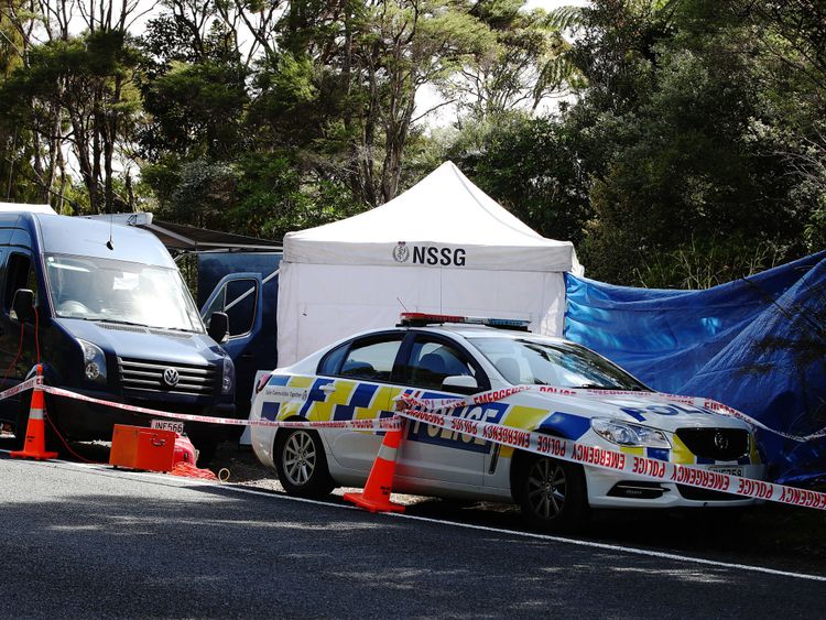 Auckland, Nouvelle-Zélande - 9 décembre: la scène où le corps de la touriste britannique Grace Millane a été retrouvée par la police néo-zélandaise dans les Waitakere Ranges le 09 décembre 2018 à Auckland, en Nouvelle-Zélande. La police a enquêté sur la disparition de la Britannique britannique Grace Millane, âgée de 22 ans, qui avait été vue pour la dernière fois le samedi 1 er décembre à Auckland. (Photo par Hannah Peters / Getty Images)