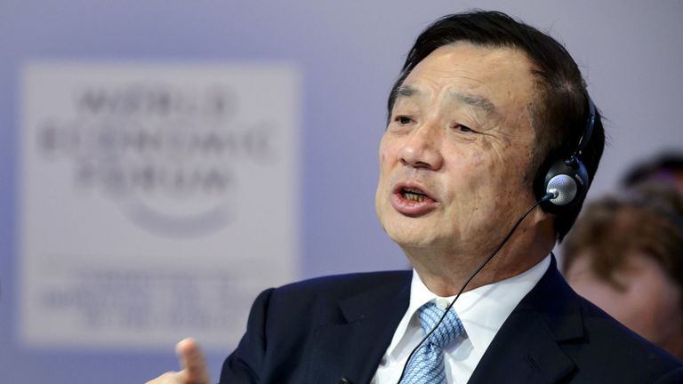 Le fondateur et PDG de Huawei, Ren Zhengfei, s'exprimera lors d'une session de la réunion annuelle du Forum économique mondial (WEF) le 22 janvier 2015 à Davos. AFP PHOTO / FABRICE COFFRINI (Le crédit photo devrait correspondre à FABRICE COFFRINI / AFP / Getty Images)
