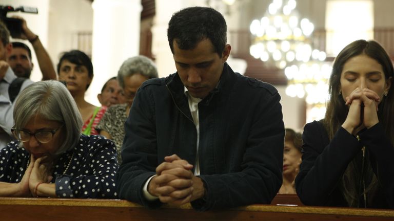 M. Guaido continue ses apparitions en public pour rassurer les partisans de l'opposition
