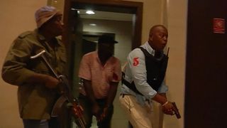 La police a déclaré qu'elle réalisait des progrès considérables. après une attaque terroriste présumée à l'hôtel et au complexe de bureaux DusitD2 à Nairobi. "srcset =" https://e3.365dm.com/19/01/320x180/skynews-kenya-attack_4547090.jpg?20190115181008 320w, https: // e3. 365dm.com/19/01/640x380/skynews-kenya-attack_4547090.jpg?20190115181008 640w, https://e3.365dm.com/19/01/736x414/skynews-kenya-attack_4547090.jpg?201901151830 //e3.365dm.com/19/01/992x558/skynews-kenya-attack_4547090.jpg?20190115181008 992w, https://e3.365dm.com/19/01/1096x616/skynews-kenya-attack_45470909018303030188 1096w, https://e3.365dm.com/19/01/1600x900/skynews-kenya-attack_4547090.jpg?20190115181008 1600w, https://e3.365dm.com/19/01/1920x1080/skynews-kenya-attack_45470 .jpg? 20190115181008 1920w, https://e3.365dm.com/19/01/2048x1152/skynews-kenya-attack_4547090.jpg?20190115181008 2048w "tailles =" (largeur minimale: 900px) 992px, 100vw
