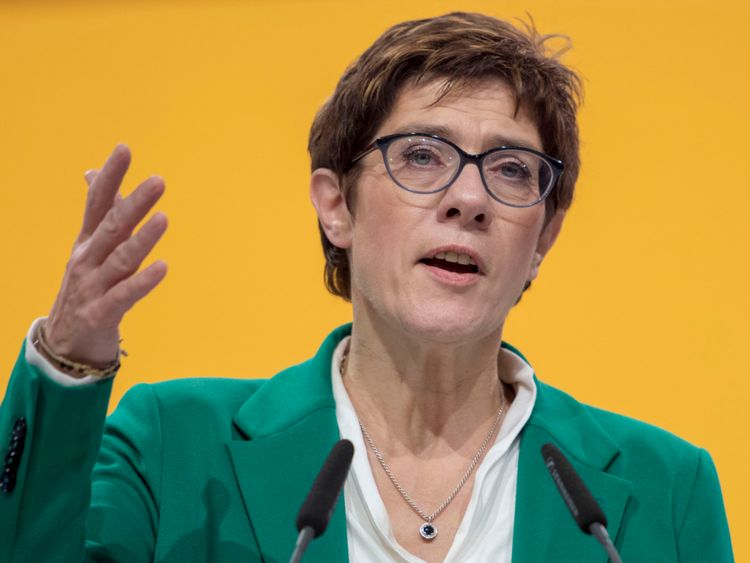 Annegret Kramp-Karrenbauer est parmi ceux qui ont signé la lettre