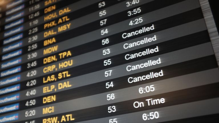 Les vols ont été retardés et annulés à l'aéroport LaGuardia de New York