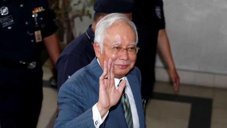 L'ancien Premier ministre de la Malaisie, Najib Razak, arrive devant le tribunal de Kuala Lumpur