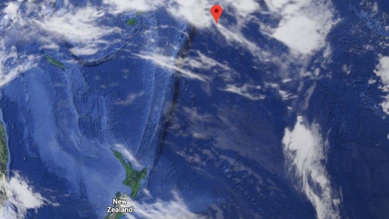 Le marqueur rouge indique l'emplacement de Nioué par rapport à 1,5 km de la Nouvelle-Zélande.