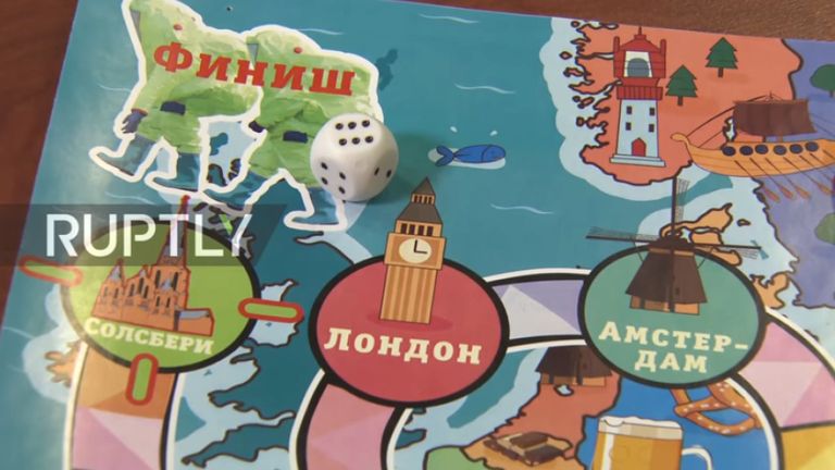 Jeu de société Novichok. Pic: Ruptly
