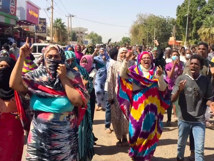 Des manifestants ont scandé pour "la liberté, la paix et la justice".