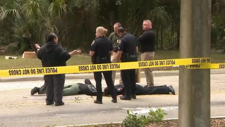 La police ne sait pas qui a creusé le tunnel. Pic: WPLG