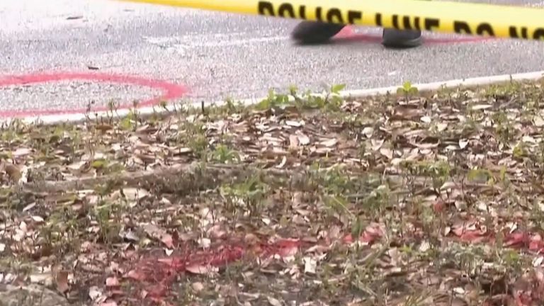 La police a indiqué la direction du tunnel putatif. Pic: WPLG