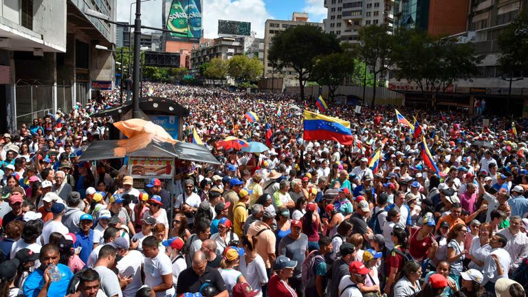 Des partisans de l'opposition vénézuélienne descendent dans les rues pour protester contre le gouvernement du président Nicolas Maduro